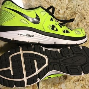 Nike lime green and black dual fusion shoes